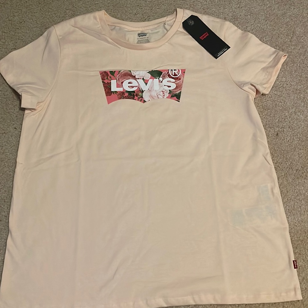 XL Levi’s peach TShirt